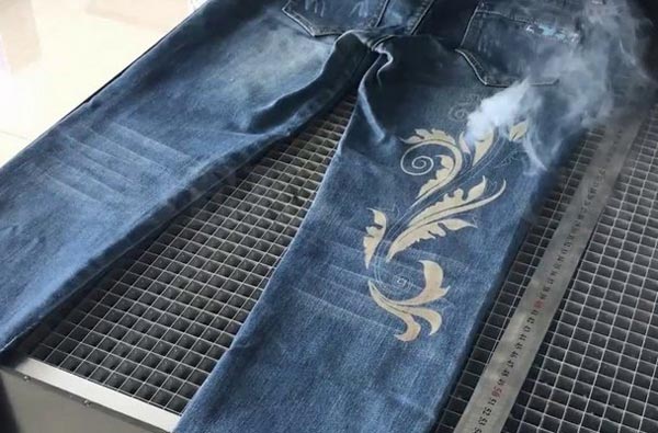 激光磨白技術將代替傳統牛仔服飾噴砂(圖1)
